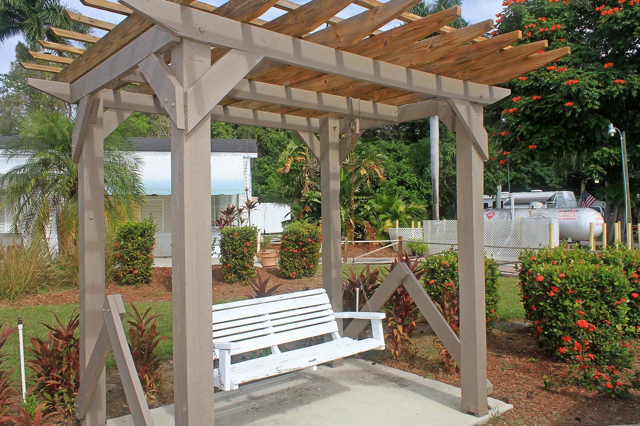 Fort Myers Beach Resort Two-Bedroom Park Model 4 Harlem Heights Exterior photo